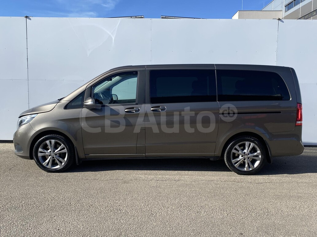 Mercedes-Benz V220