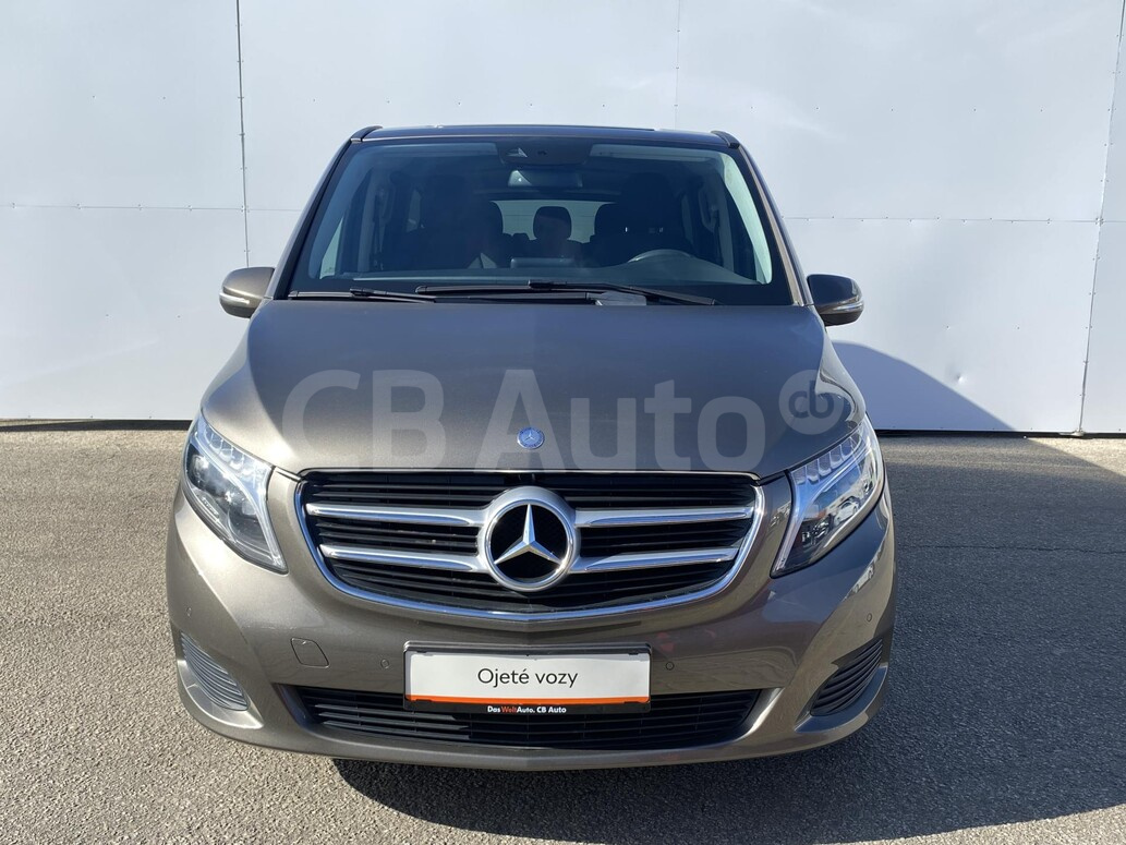 Mercedes-Benz V220
