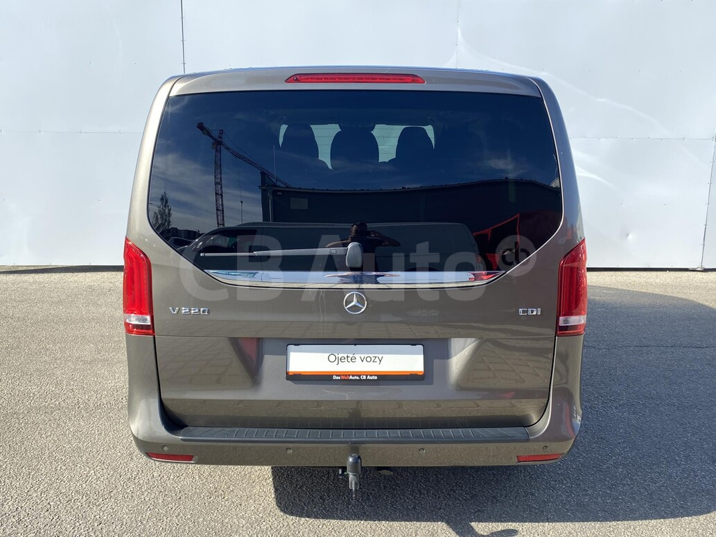 Mercedes-Benz V220