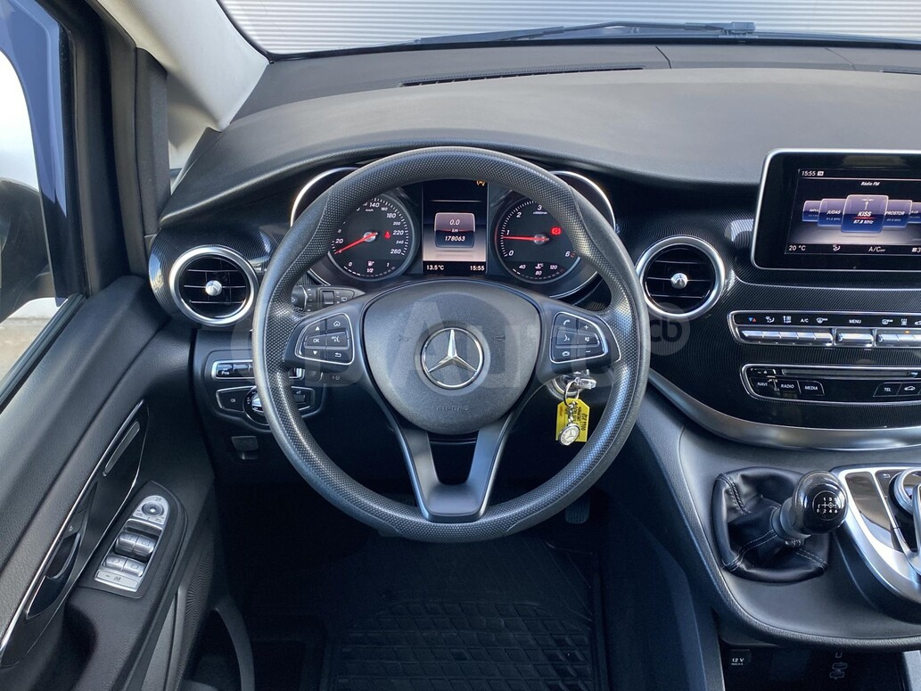 Mercedes-Benz V220