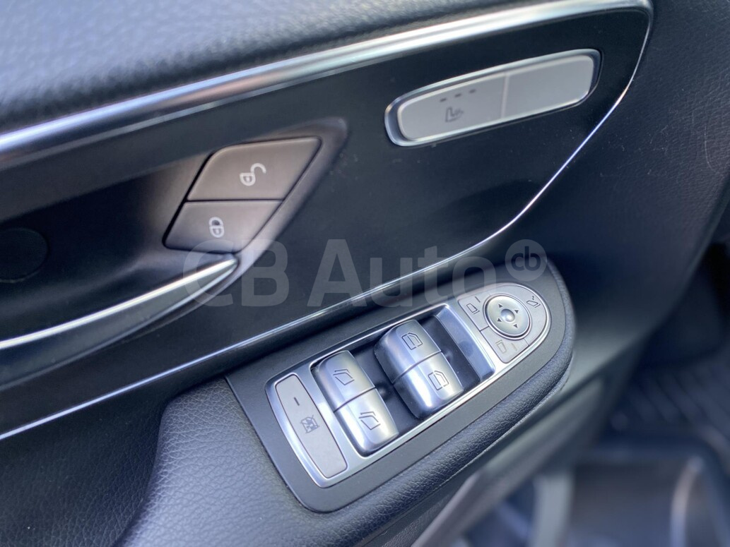 Mercedes-Benz V220