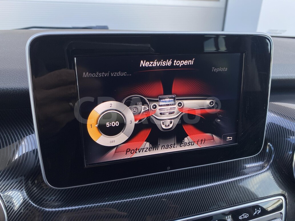 Mercedes-Benz V220