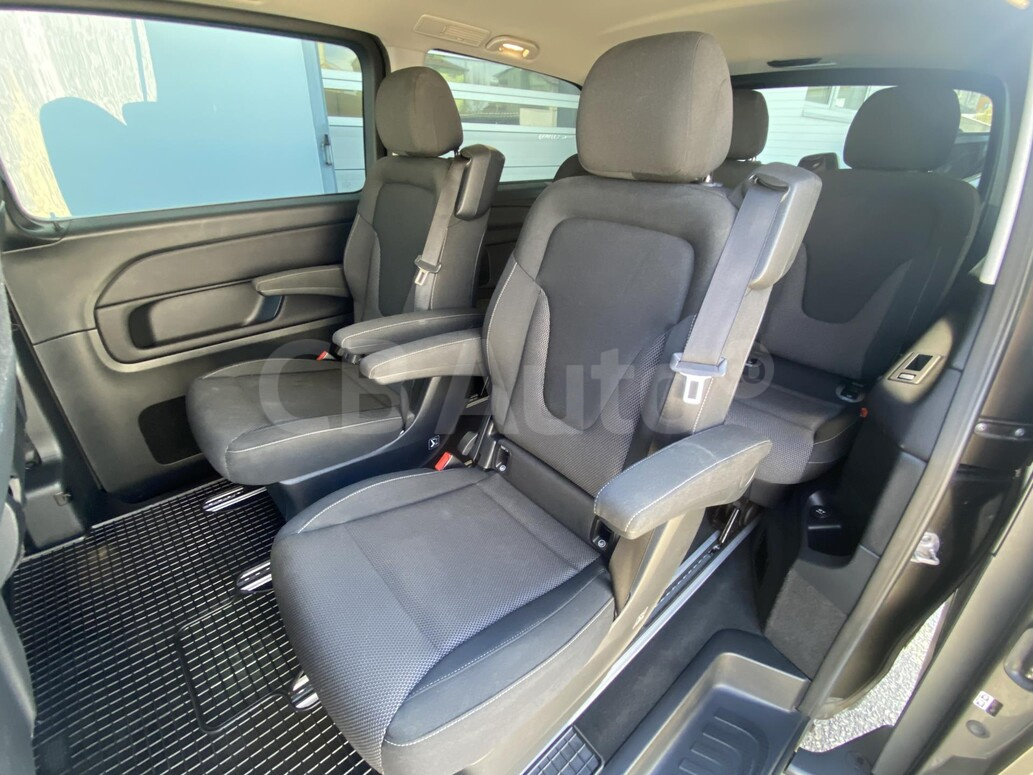 Mercedes-Benz V220