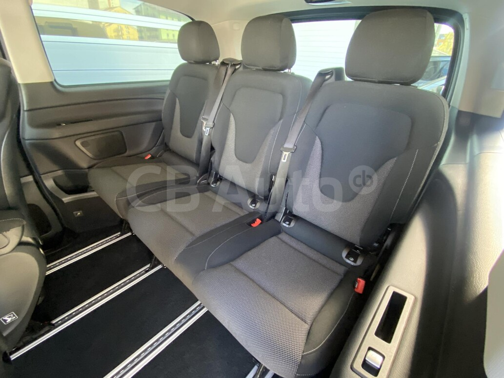 Mercedes-Benz V220