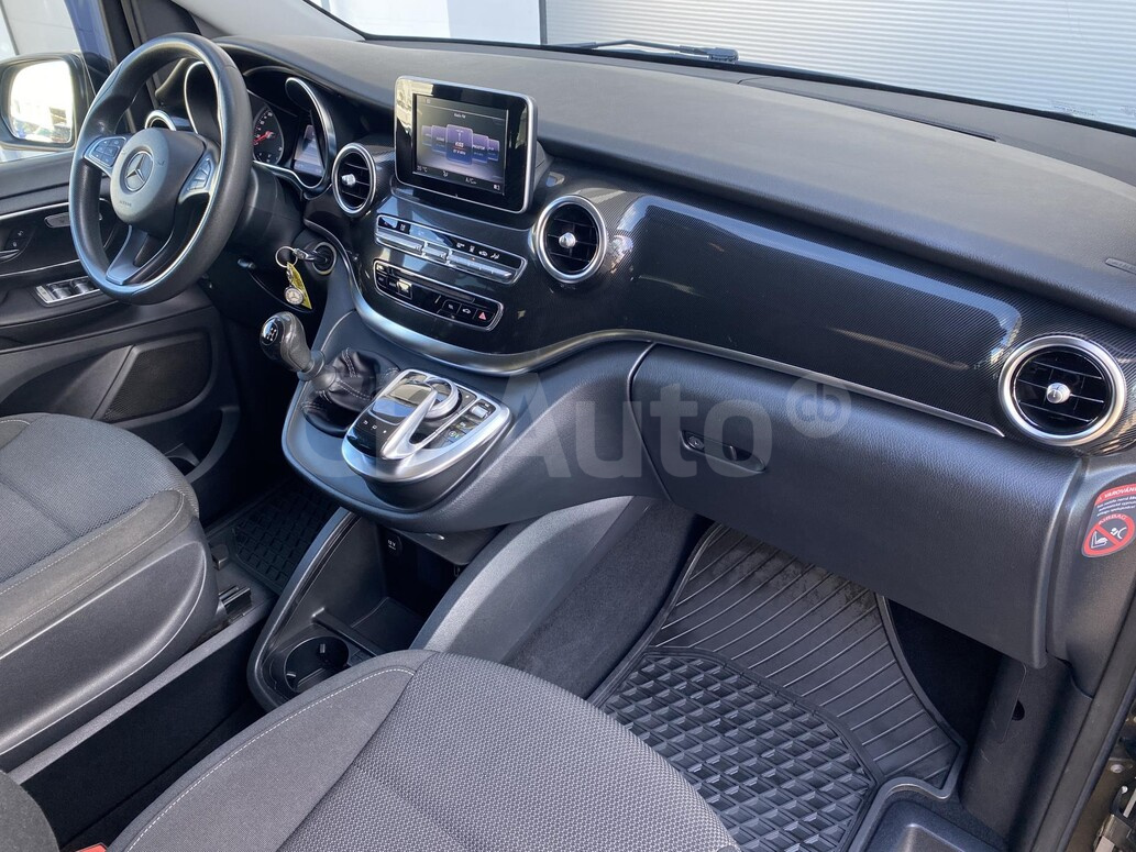 Mercedes-Benz V220