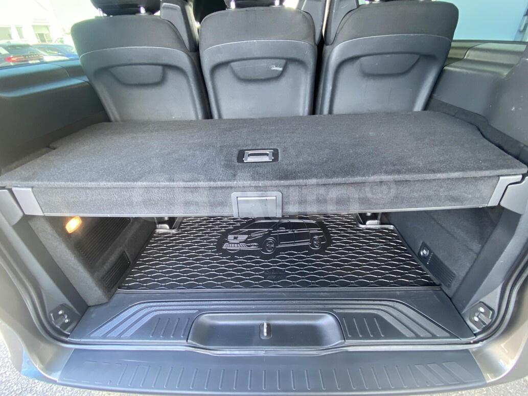 Mercedes-Benz V220